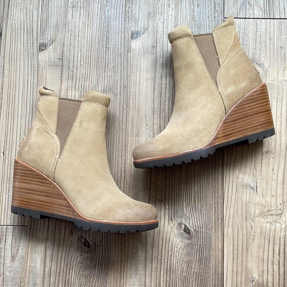 NWOT SOREL Booties